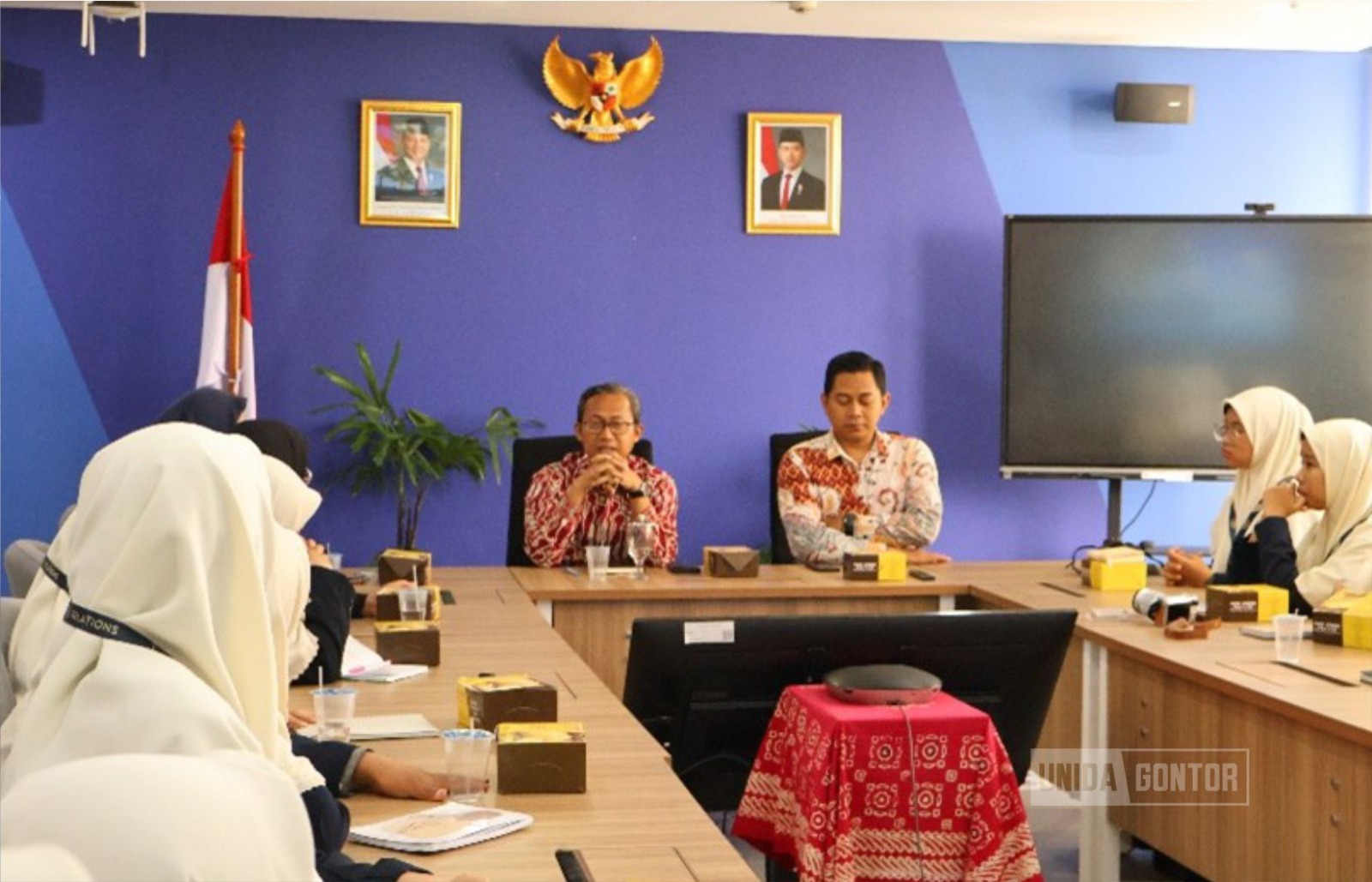 Mahasiswi HI UNIDA Gontor Kelas C  kunjungi Direktorat Diplomasi Publik Kemenlu RI, berdiskusi soft power dan diplomasi publik.