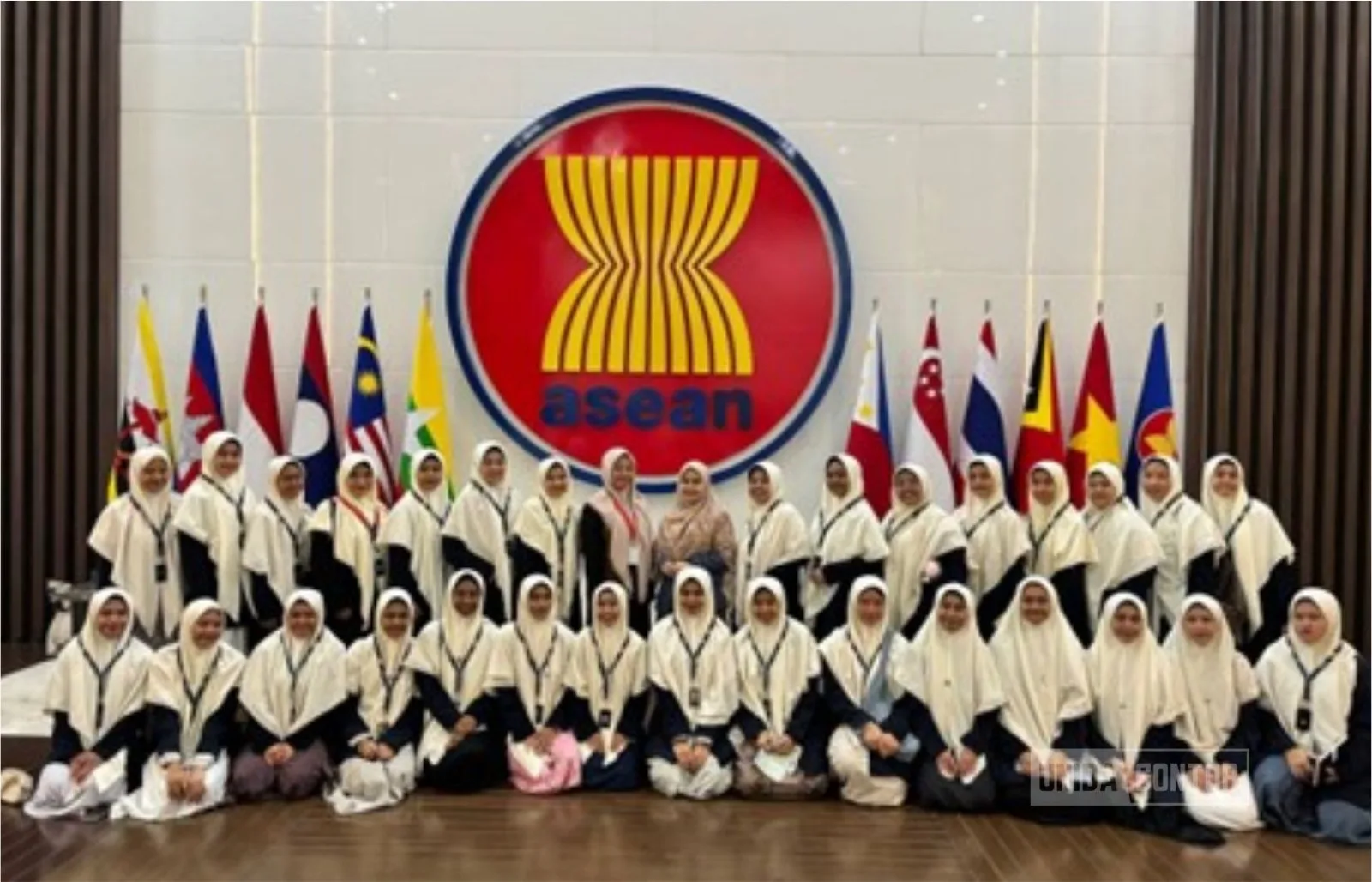 Mahasiswi HI UNIDA Gontor mengikuti pemaparan di Kantor Sekretariat ASEAN, Jakarta Selatan.