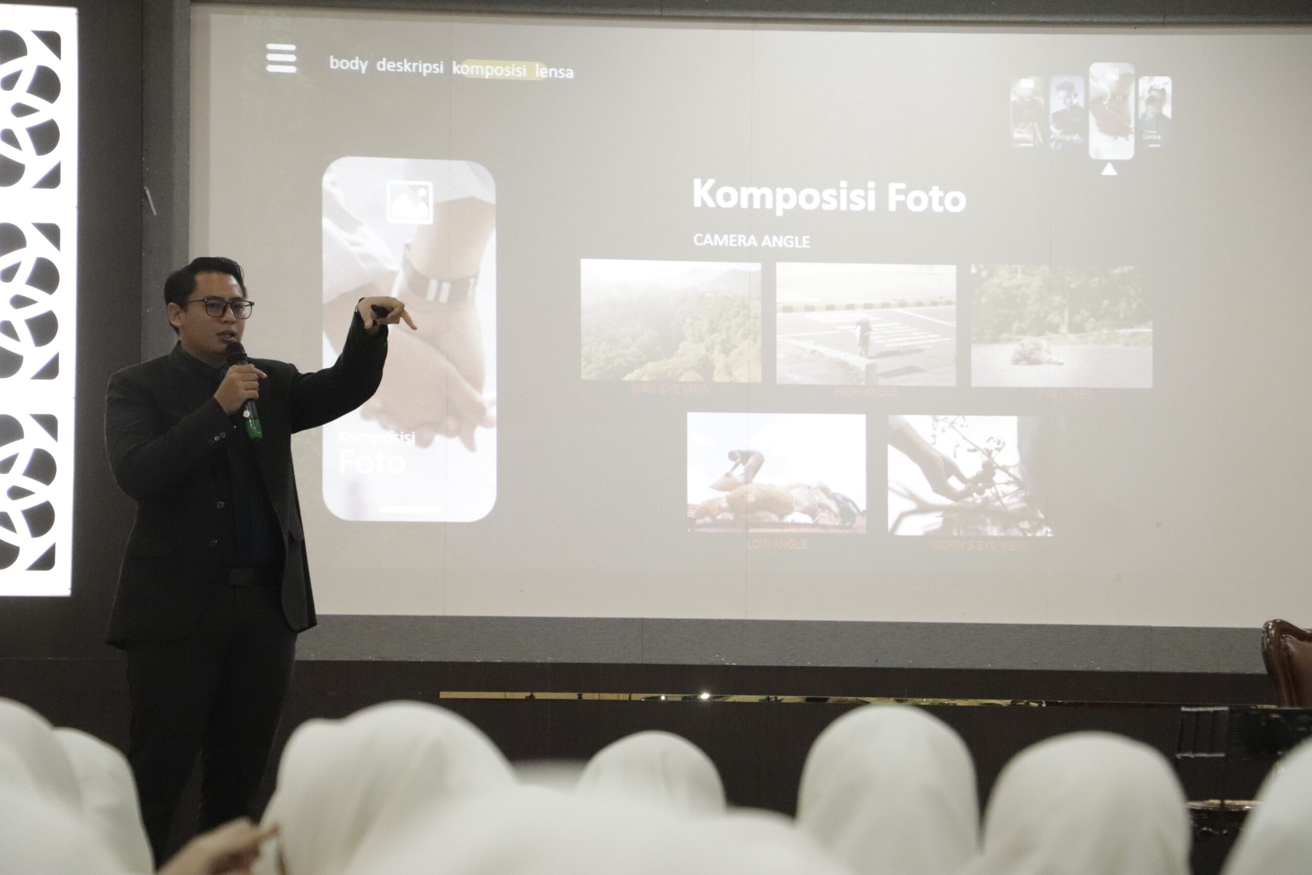 Pembekalan tim profiling KKN Tematik 38 UNIDA Gontor Kelas C di Aula Istanbul Lantai 3.