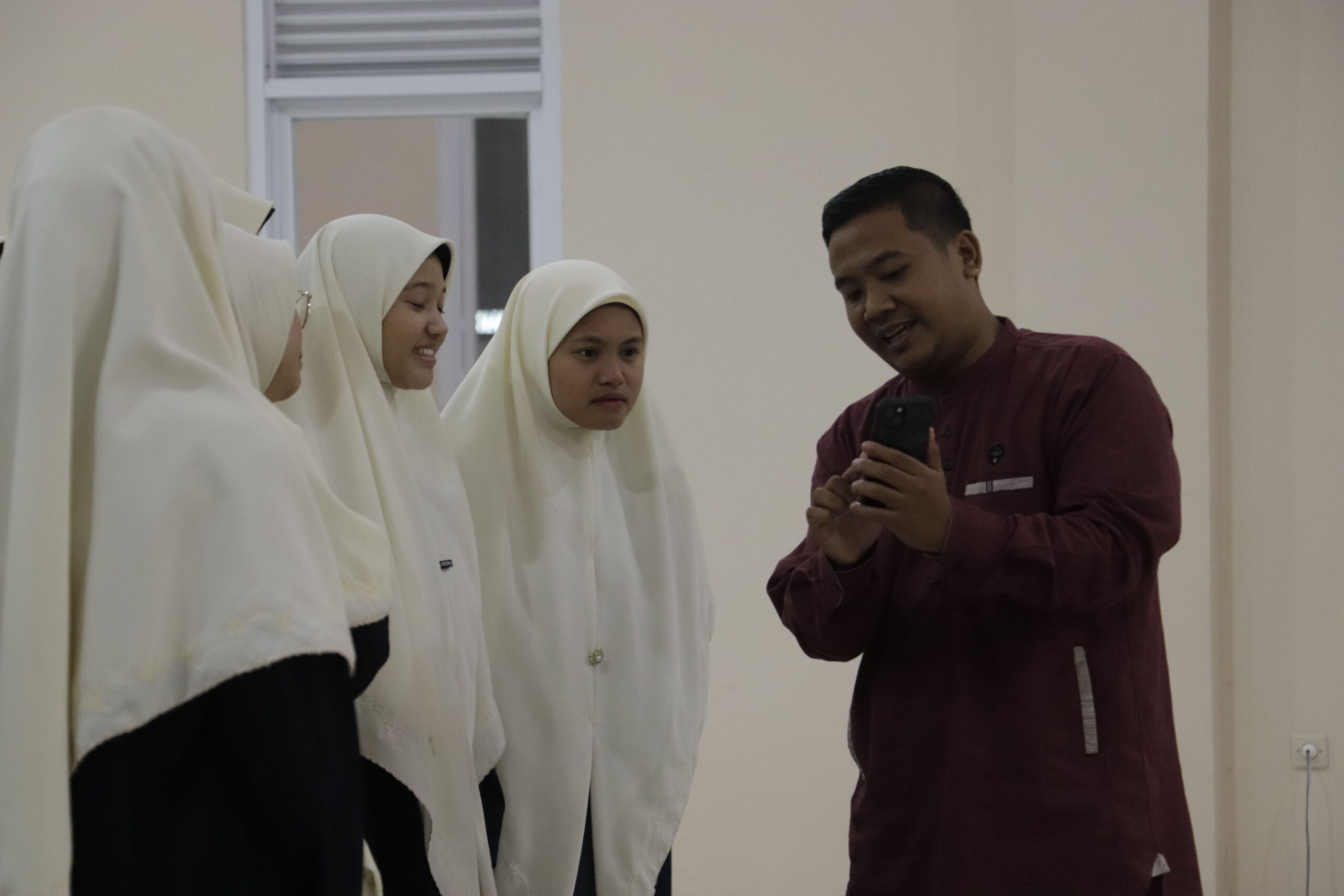 Pembekalan tim profiling KKN Tematik 38 UNIDA Gontor Kelas C di Aula Istanbul Lantai 3.