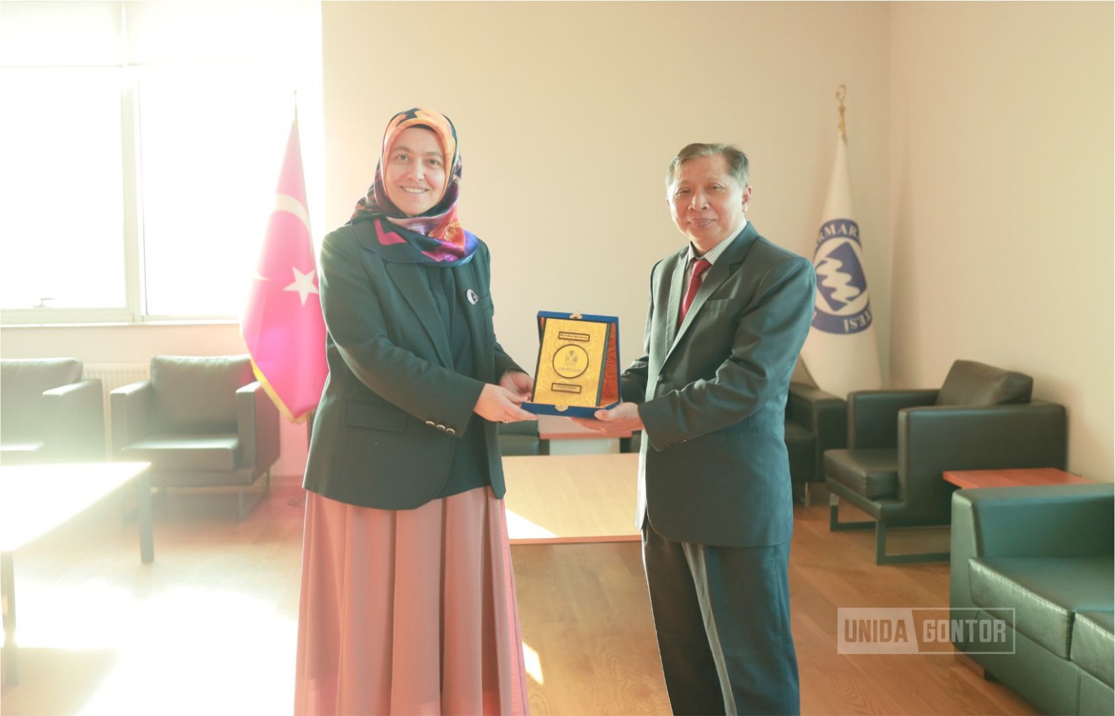 Sesi diskusi dan tanya jawab E-Holistik Konseling antara UNIDA Gontor dan akademisi Marmara Universitesi.