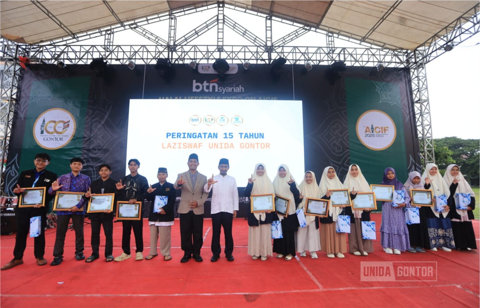 Tim Prodi Ilmu Komunikasi UNIDA Gontor meraih Juara 3 dalam Lomba Videografi LAZISWAF.