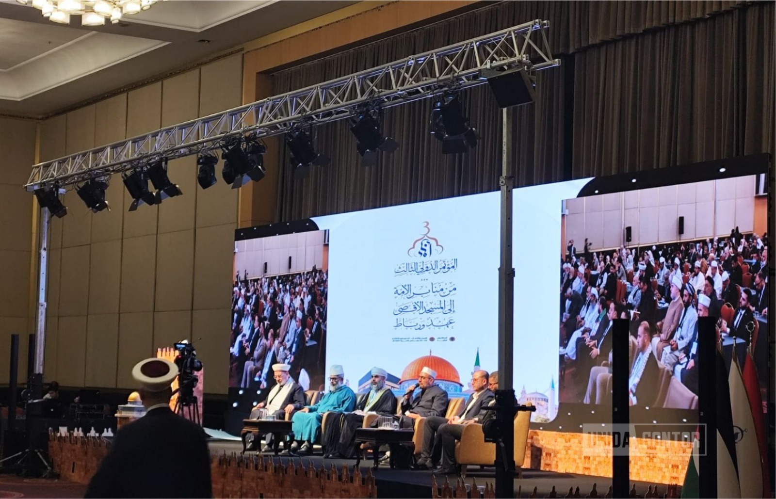 Dialog akademik tim UNIDA Gontor dengan peserta konferensi internasional di Istanbul.