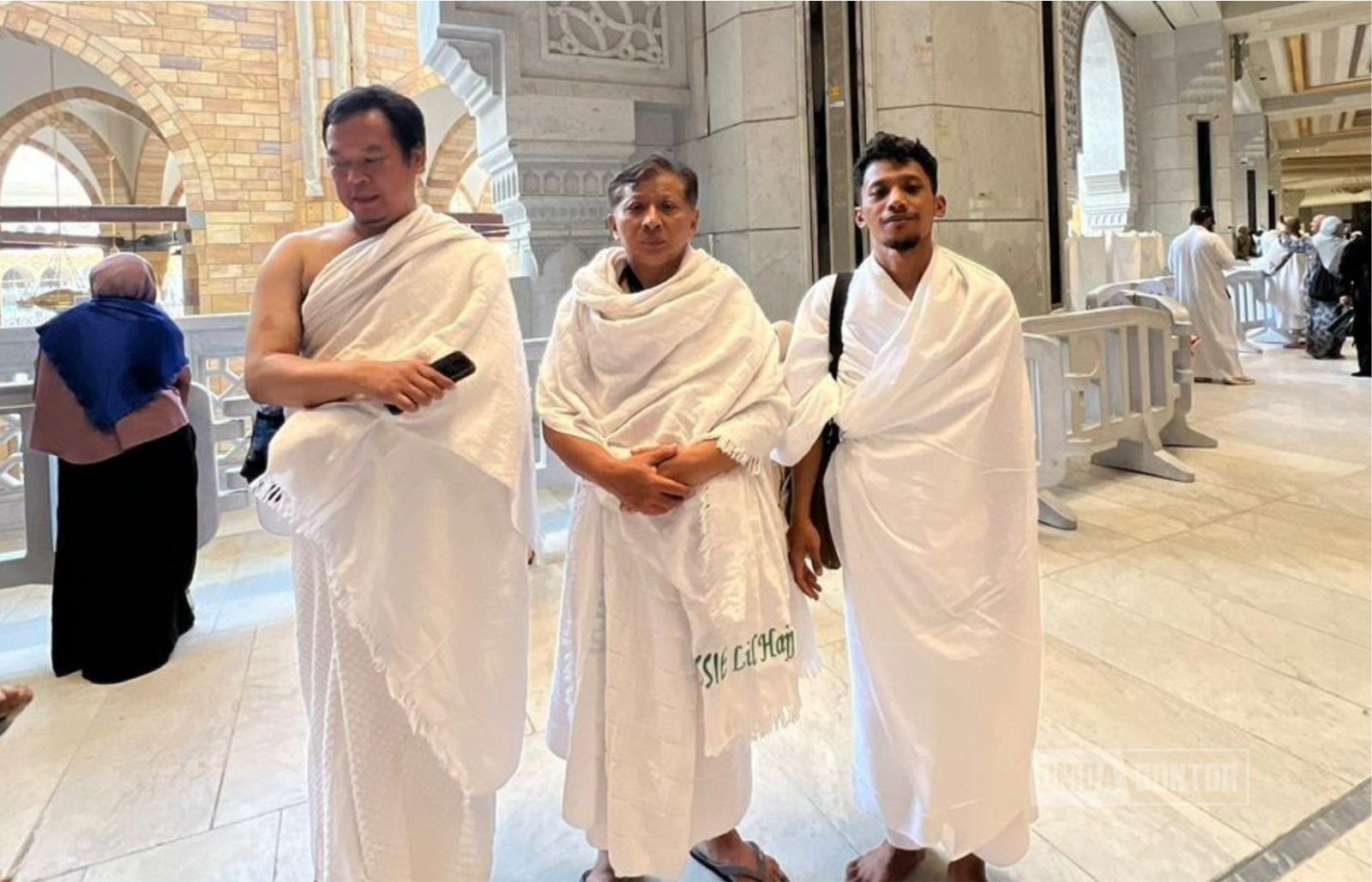 Tim E-Holistik Konseling UNIDA Gontor menjalankan rangkaian umrah dari miqat Bir Ali.