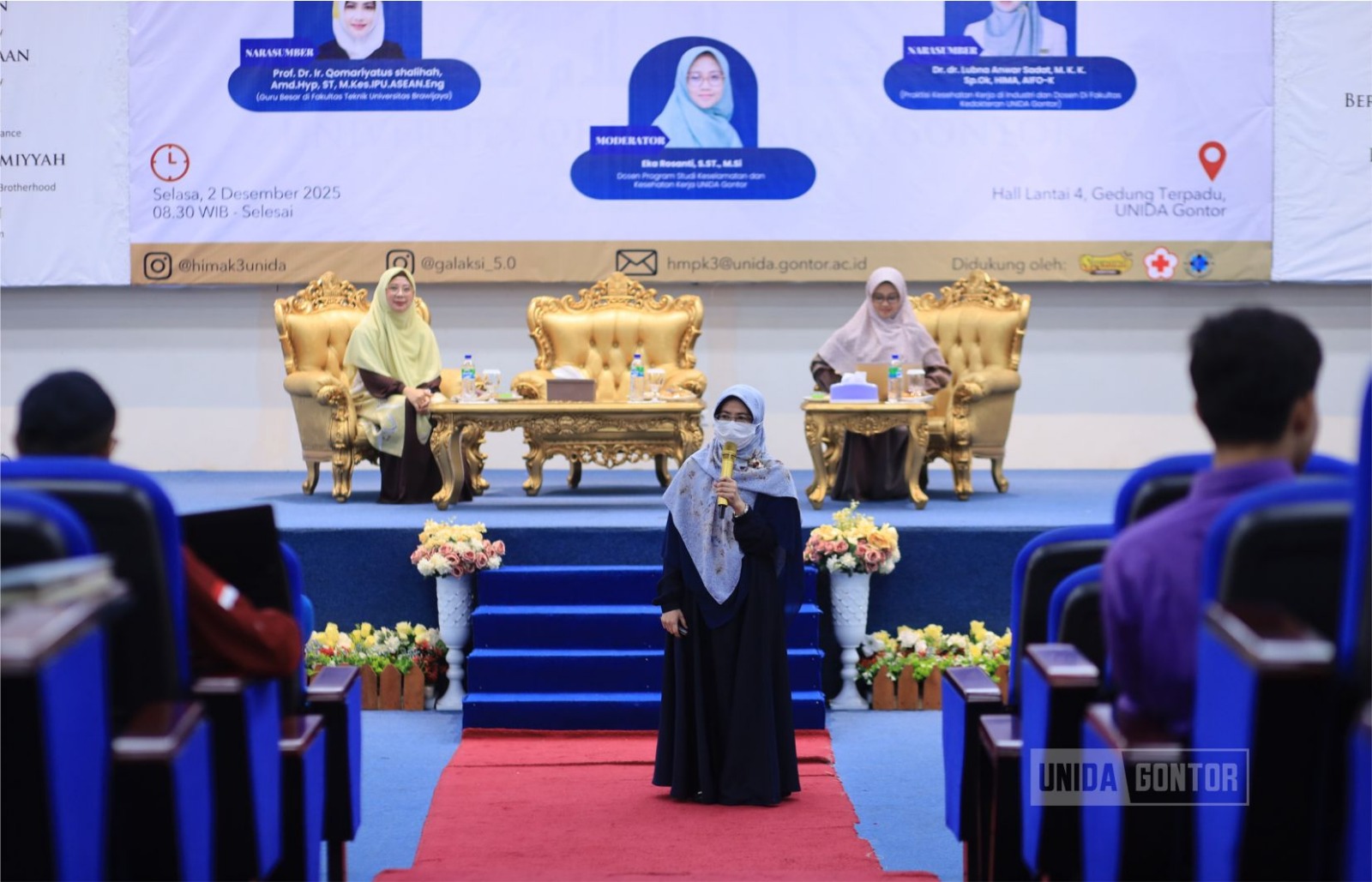 Suasana Seminar Nasional K3 UNIDA Gontor dengan narasumber menyampaikan materi di hadapan mahasiswa, dosen, dan praktisi di Hall Lantai 4 Gedung Terpadu.