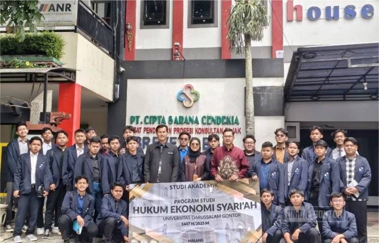 Mahasiswa HES UNIDA Gontor mengikuti sesi pemaparan studi akademik tentang profesi konsultan pajak di PT Cipta Sarana Cendekia Malang.