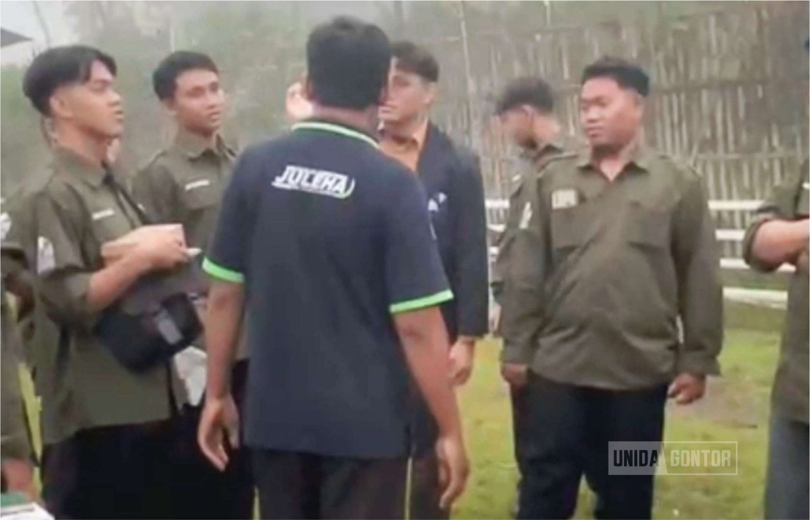 Mahasiswa PMH UNIDA Gontor melakukan studi akademik manajemen peternakan halal di Top Global Farming Malang bersama narasumber dan dosen pembimbing.