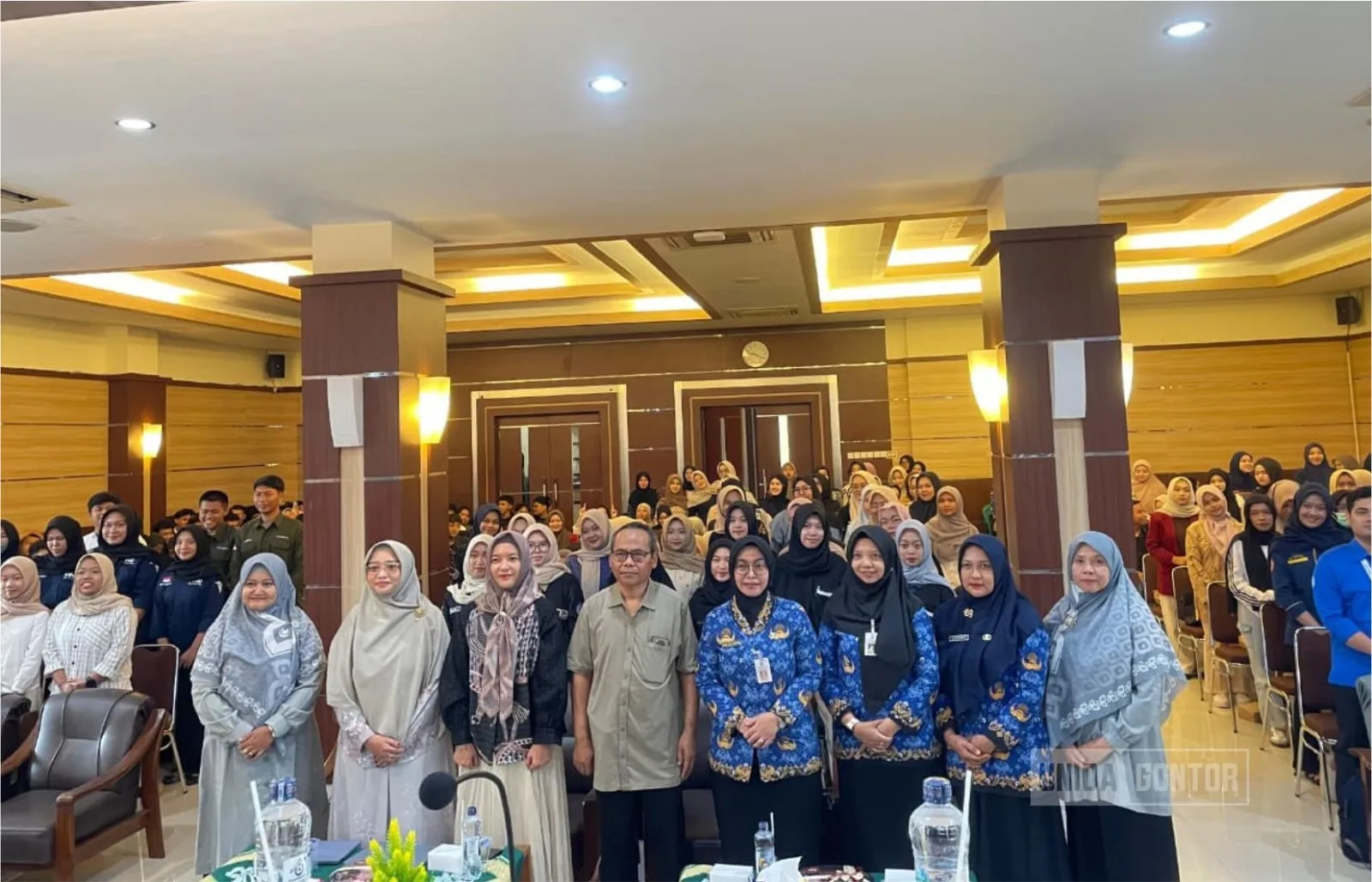 Dr. Sisca Mayang Phuspa, Kepala UPT K3L UNIDA Gontor, menyampaikan materi praktik baik implementasi kampus tanpa rokok pada Sosialisasi Kawasan Tanpa Rokok Dinas Kesehatan Ponorogo di Universitas Muhammadiyah Ponorogo.