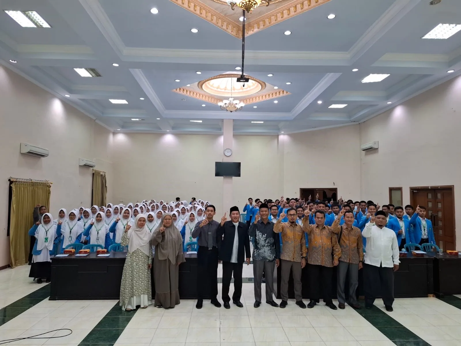 Kunjungan edukatif 160 santri Pondok Pesantren Daar El Qolam di Hall CIOS UNIDA Gontor.