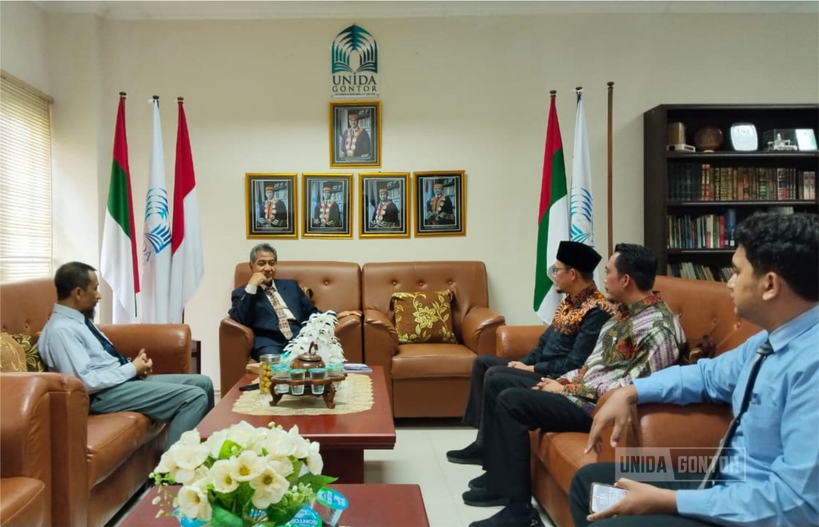 Delegasi Universiti Malaya berdiskusi dengan Pimpinan Pondok Modern Darussalam Gontor membahas hidden curriculum, pendidikan 24 jam, dan tata kelola wakaf.