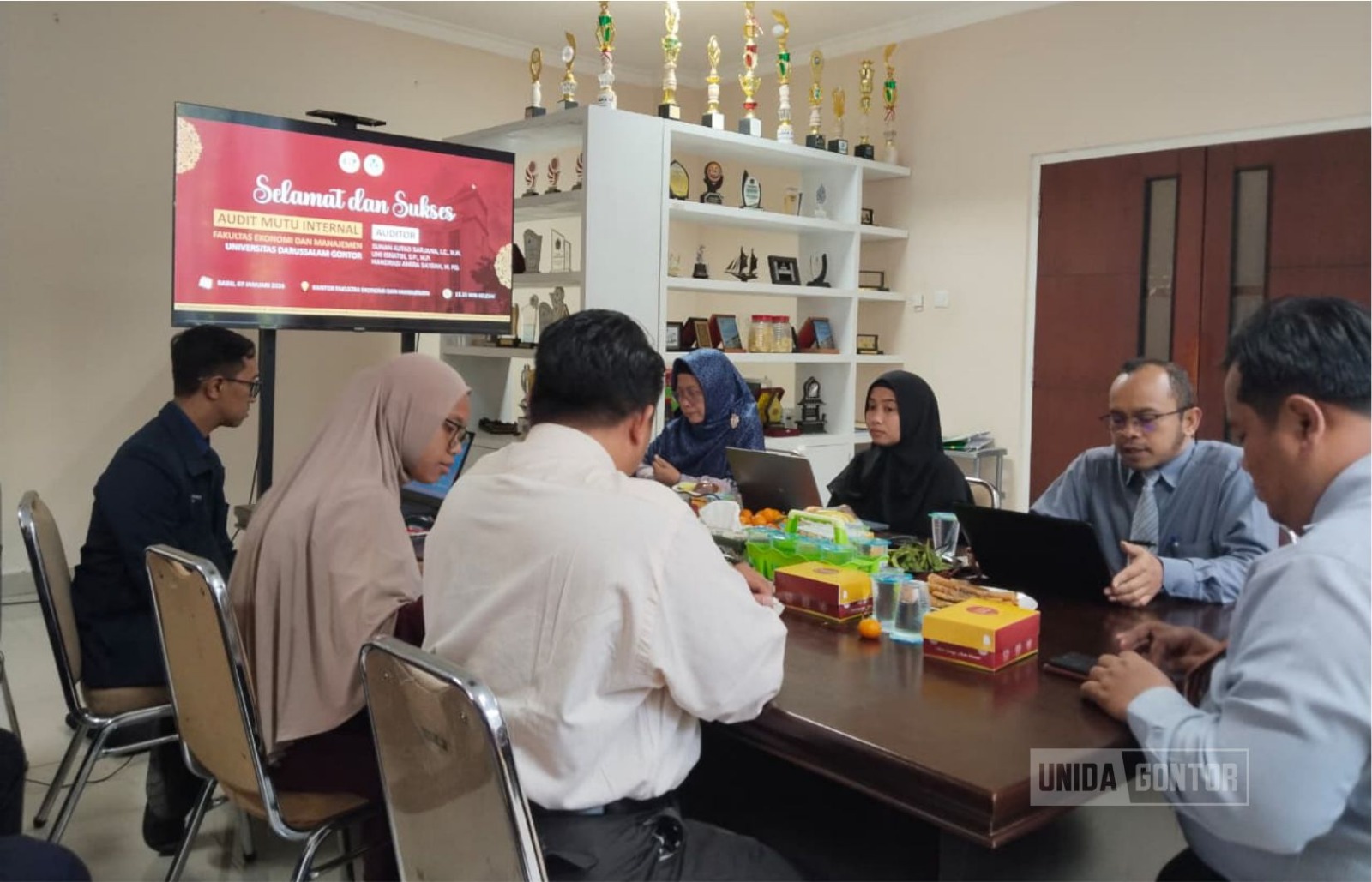 Tim auditor internal melaksanakan Audit Mutu Internal (AMI) di Fakultas Ekonomi dan Manajemen UNIDA Gontor.