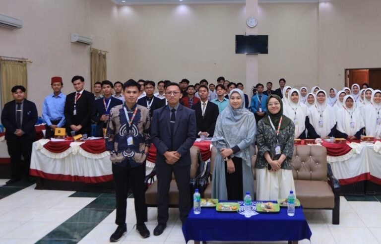 Mahasiswa UNIDA Gontor dalam Diplomatic Course simulasi sidang OIC untuk perdamaian Palestina.