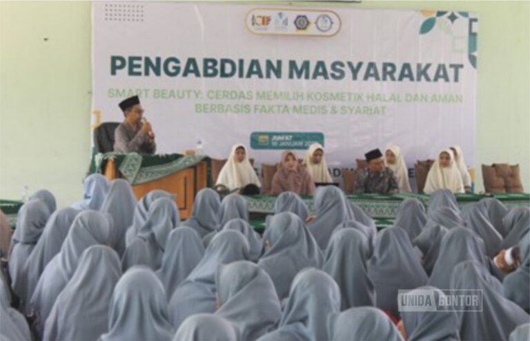 Pemateri Farmasi UNIDA Gontor menyampaikan edukasi kosmetik halal dan aman kepada pelajar SMA Trensains Muhammadiyah Sragen.
