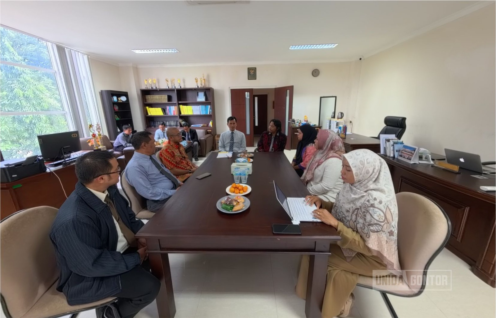 Pertemuan resmi FSH UNIDA Gontor dengan DPC PERADI Wonosari di kampus UNIDA Gontor.