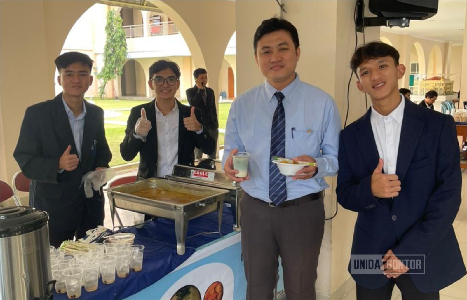 Faculty of Humanities leaders visit booths at the 2nd International Students’ Festival at UNIDA Gontor