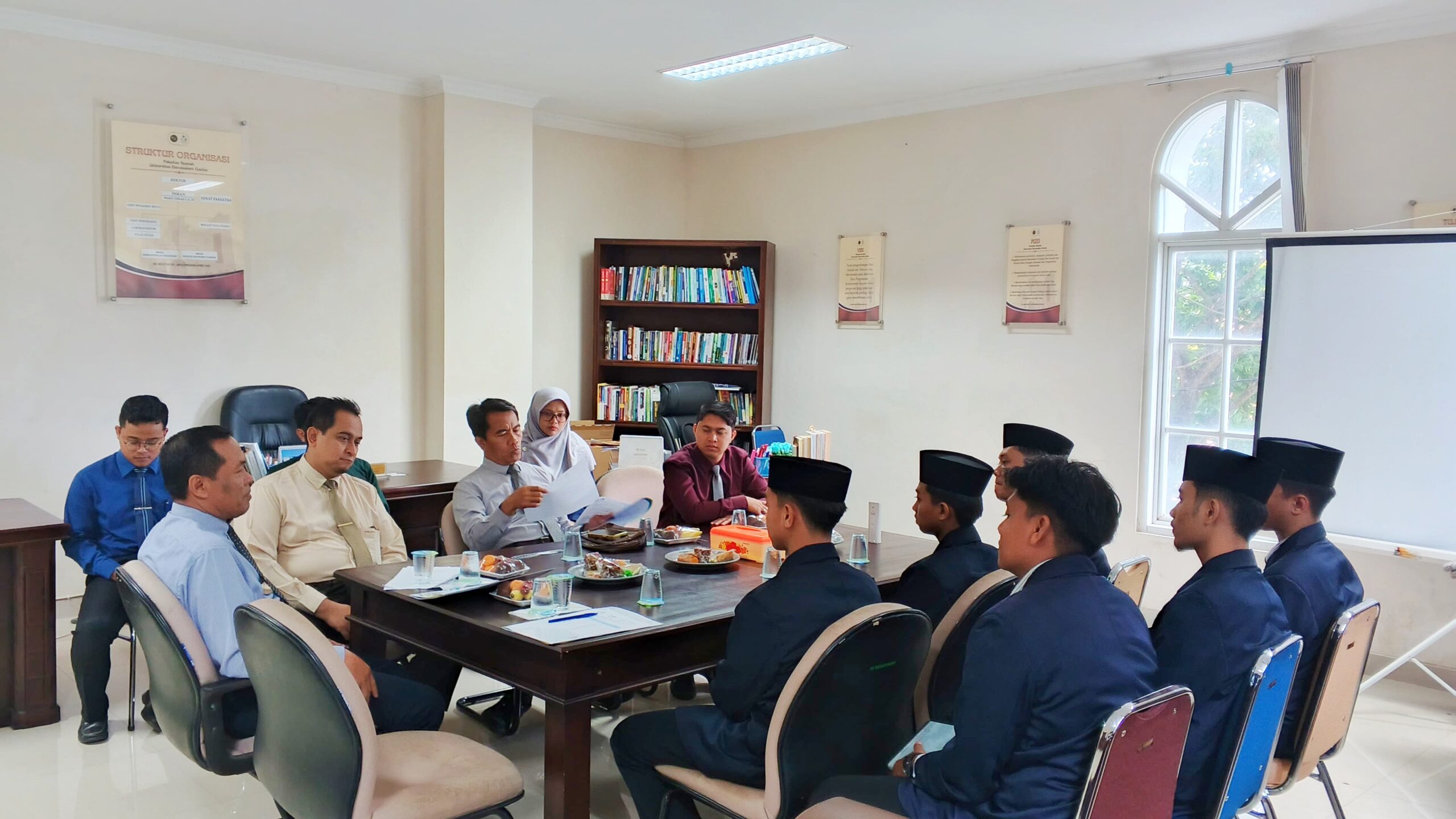 Students of the Faculty of Syari’ah and Law UNIDA Gontor preparing for International Student Exchange at UNISSA Brunei Darussalam.
