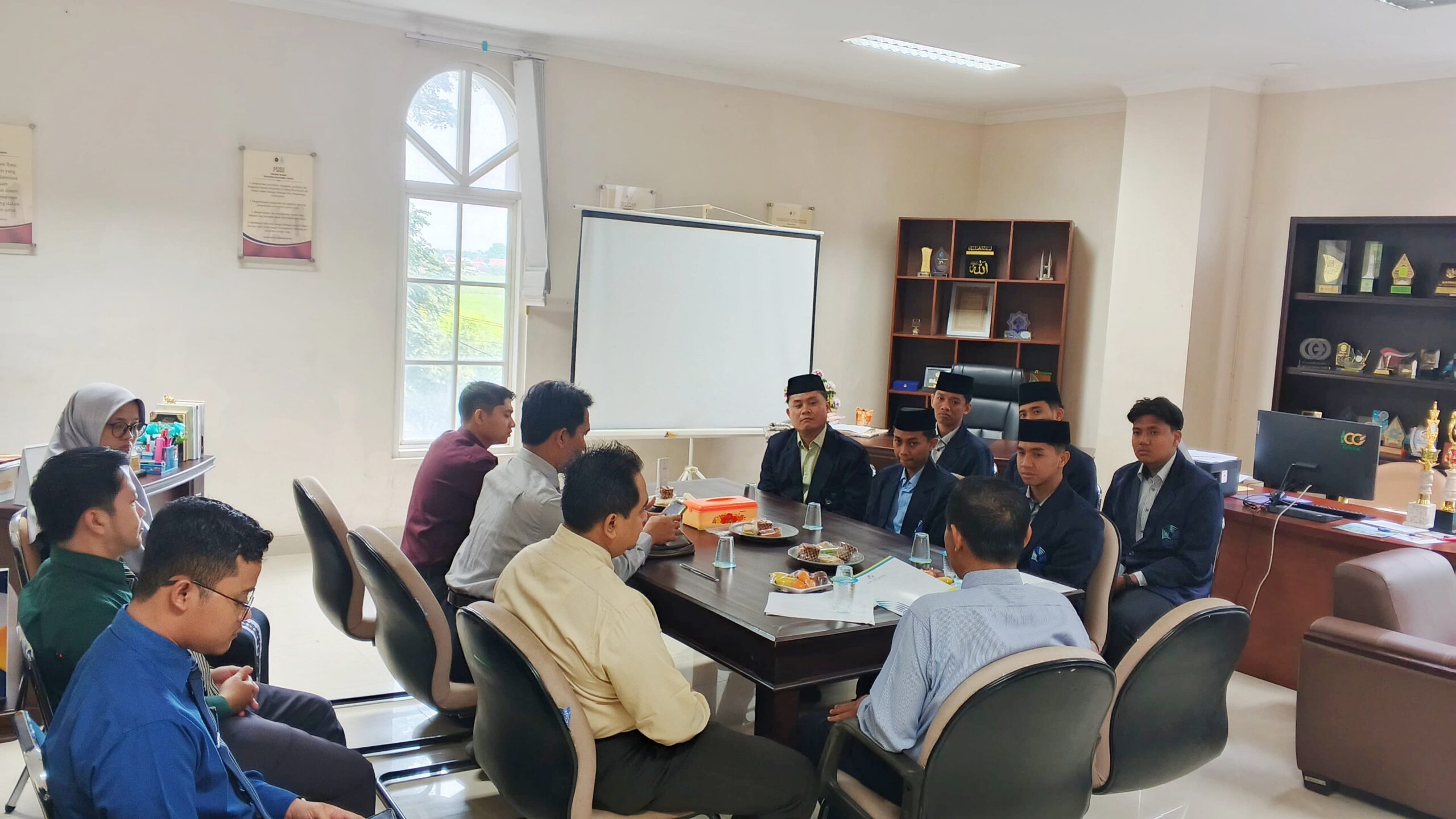 Students of the Faculty of Syari’ah and Law UNIDA Gontor preparing for International Student Exchange at UNISSA Brunei Darussalam.