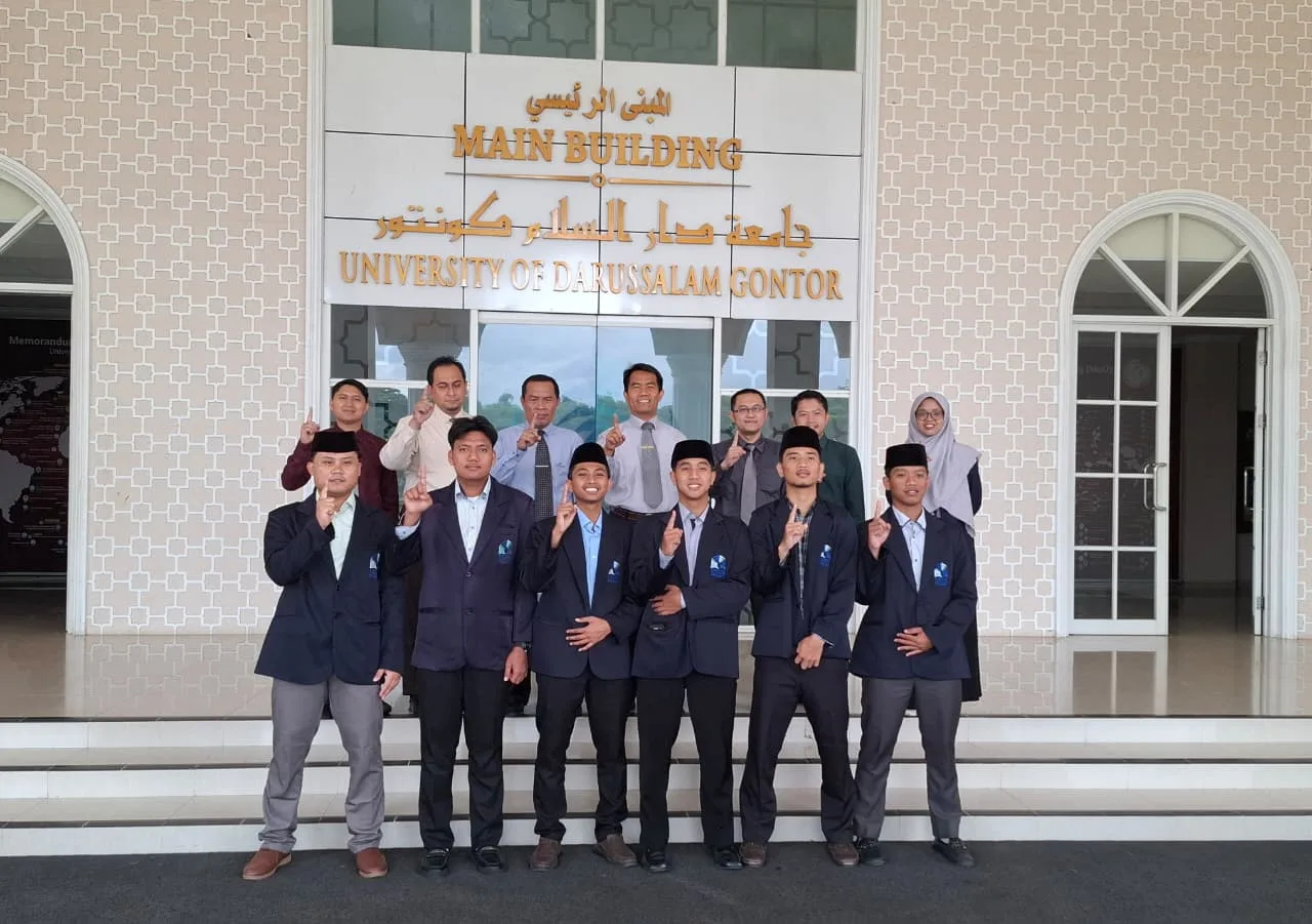 Students of the Faculty of Syari’ah and Law UNIDA Gontor preparing for International Student Exchange at UNISSA Brunei Darussalam.