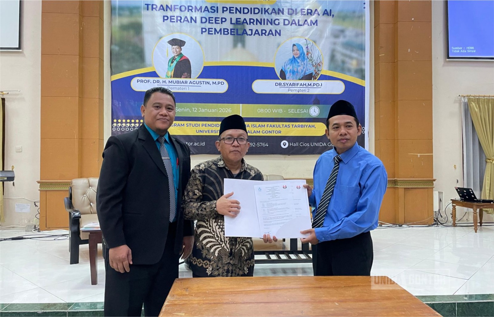 Mahasiswa UNIDA Gontor mengikuti Kuliah Pakar transformasi pendidikan era AI di Hall CIOS.