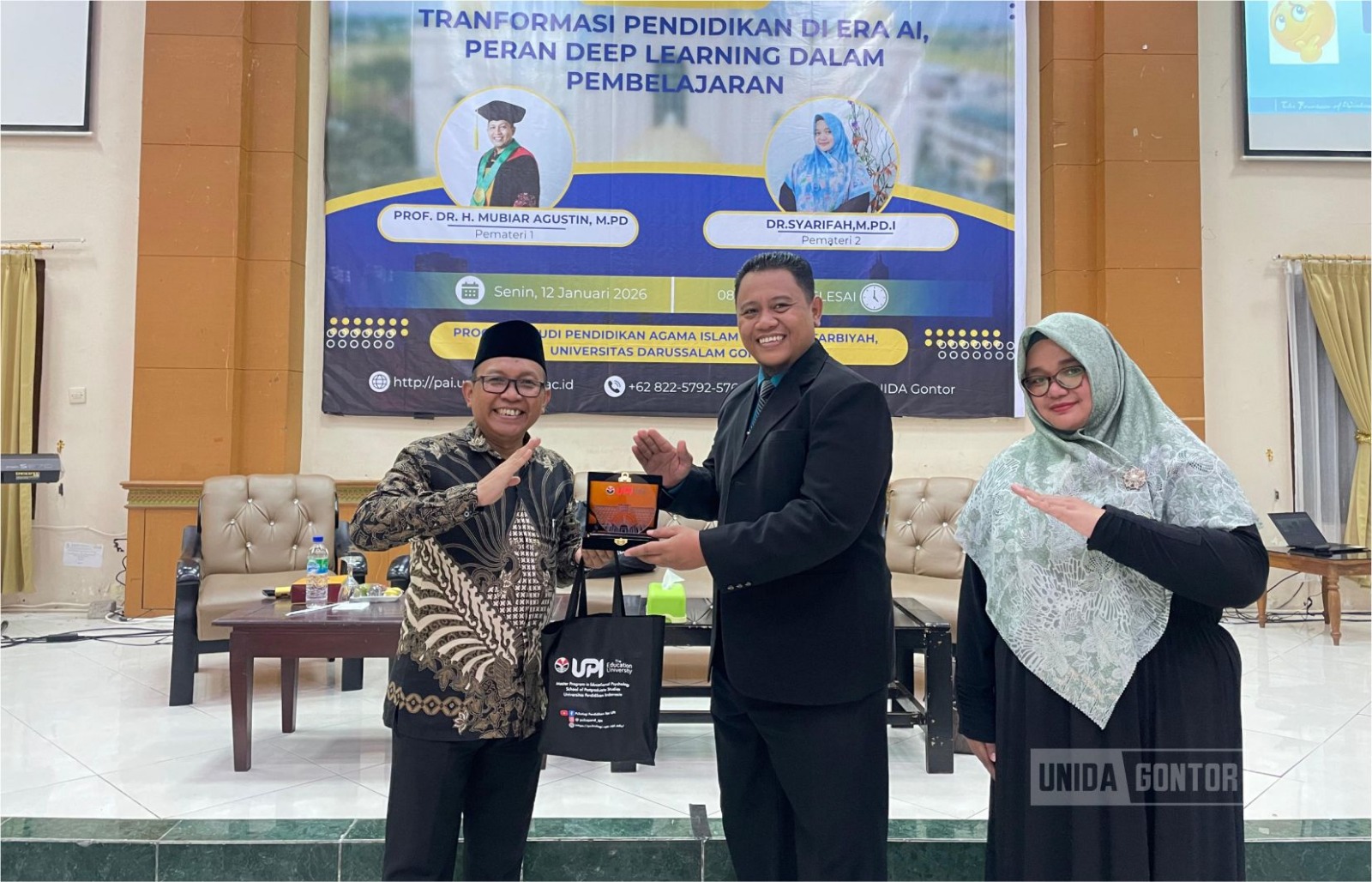 Mahasiswa UNIDA Gontor mengikuti Kuliah Pakar transformasi pendidikan era AI di Hall CIOS.