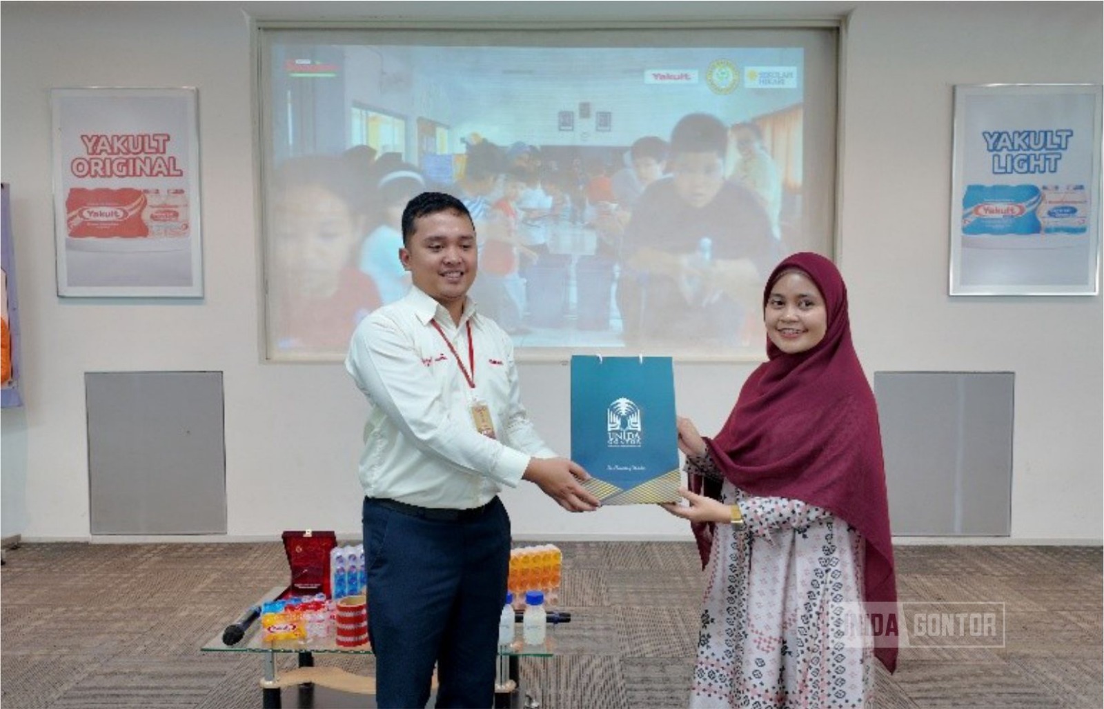 Mahasiswi HI UNIDA Gontor visiting company ke PT Yakult Indonesia Persada di Mojokerto.