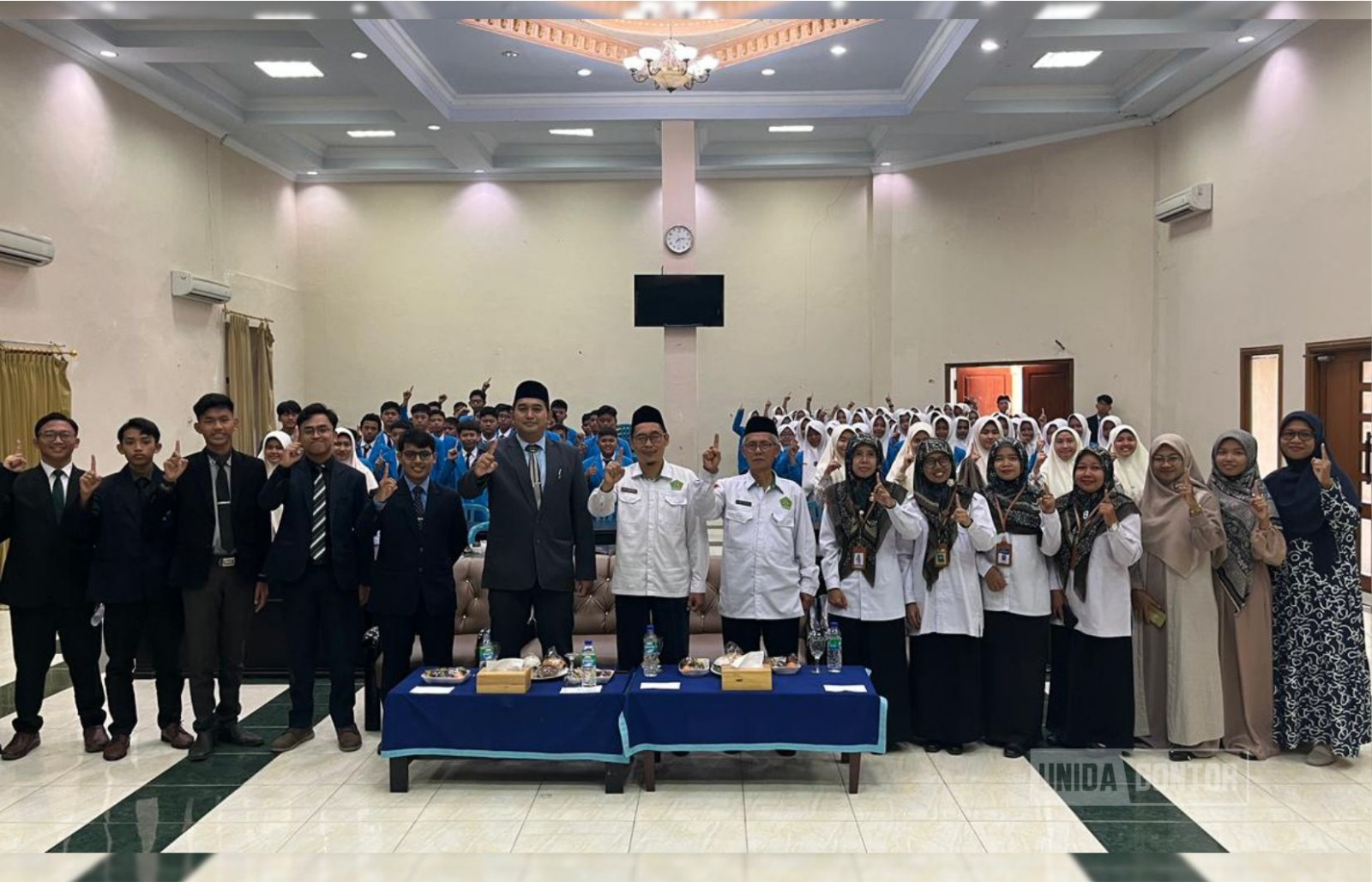 Sambutan pembukaan Pelatihan Bahasa Arab–Inggris dan kepemimpinan MTSN 1 Madiun di UNIDA Gontor.