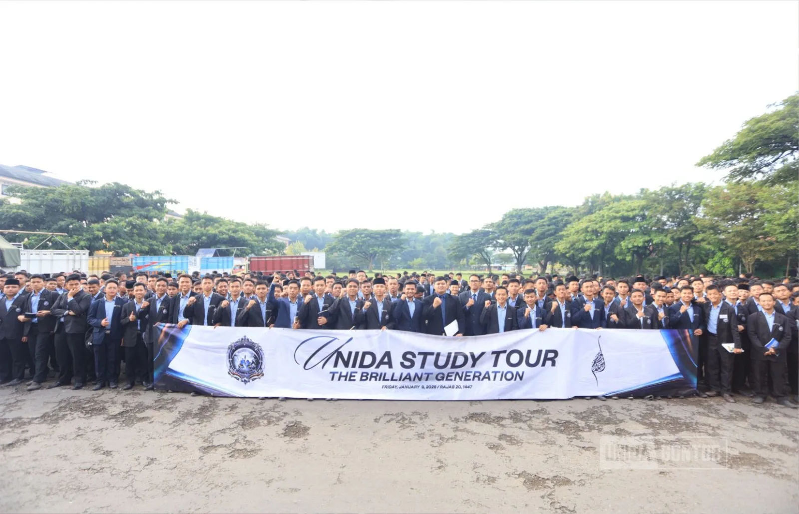 Siswa Akhir KMI PMDG Angkatan 2026 mengikuti pembukaan UNIDA Tour 2026 di Universitas Darussalam Gontor.