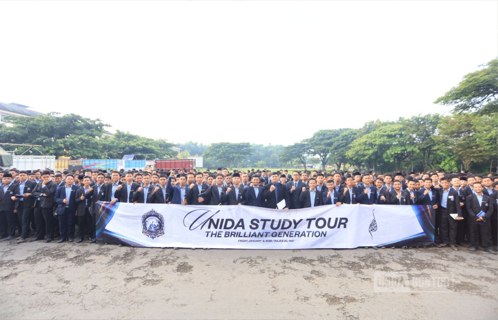 Siswa Akhir KMI PMDG Angkatan 2026 mengikuti pembukaan UNIDA Tour 2026 di Universitas Darussalam Gontor.