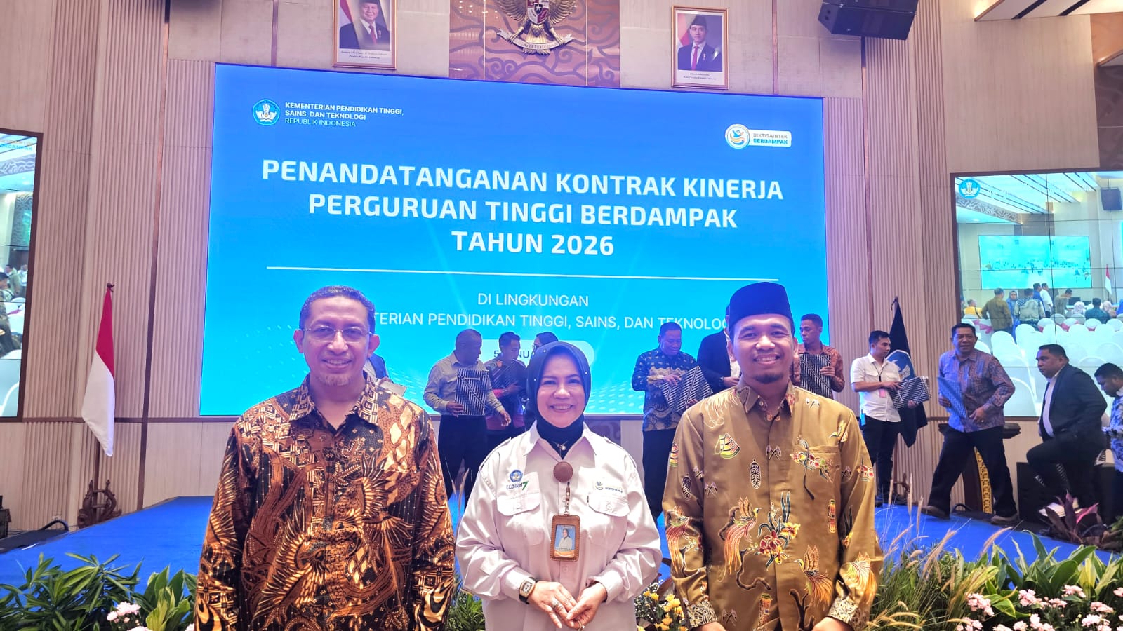 Perwakilan UNIDA Gontor menandatangani kontrak kinerja IKU Perguruan Tinggi Berdampak 2026 di Aula Gedung D Kemdiktisaintek, Jakarta.