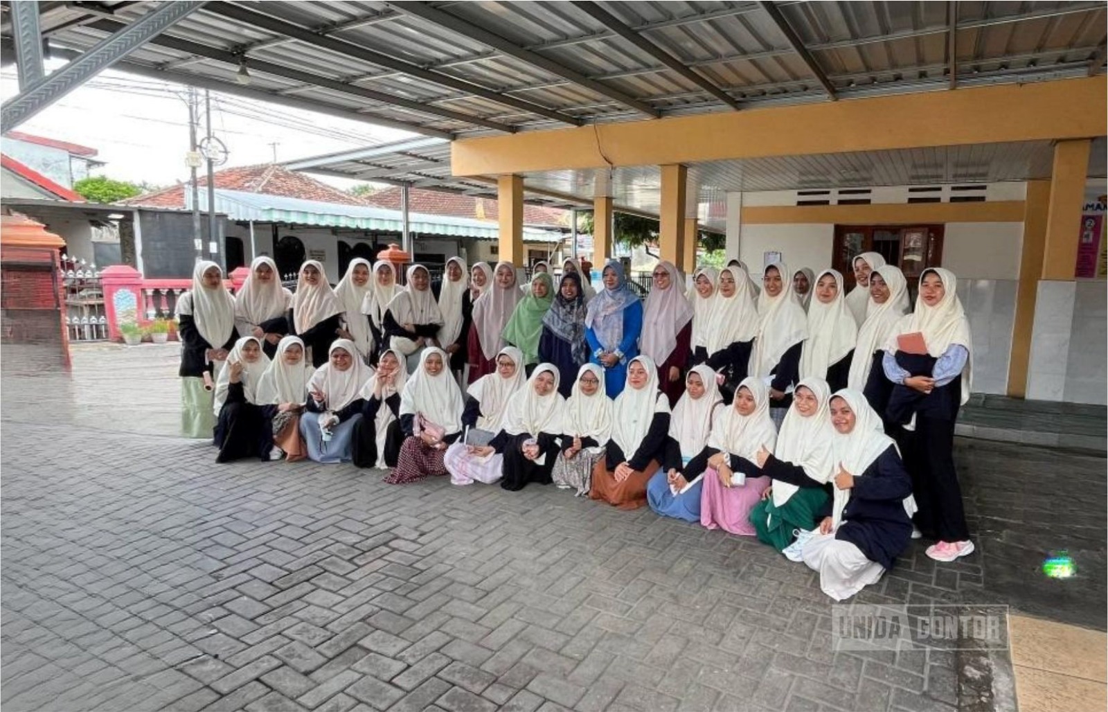 Mahasiswa Prodi Ilmu Gizi UNIDA Gontor studi akademik di Catering Nutrihealth Madiun.