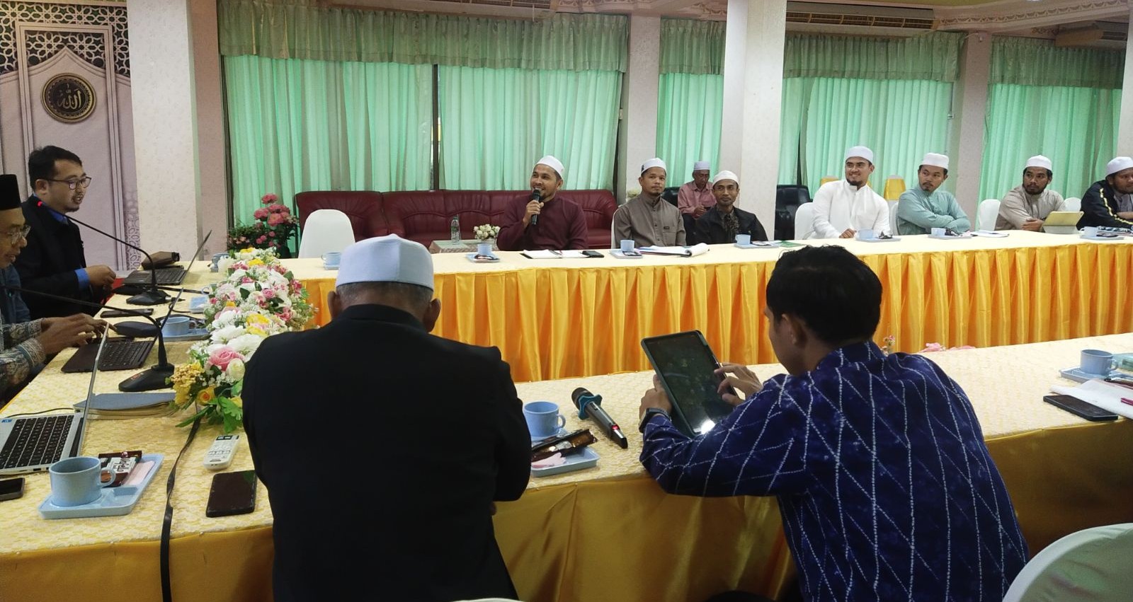 Pemateri UNIDA Gontor menyampaikan workshop bi’ah lughawiyyah kepada guru Saiburi Islam Wittaya School, Pattani, Thailand.