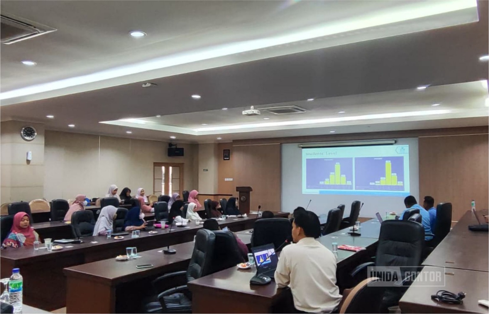 Direktorat Pengembangan Bahasa UNIDA Gontor menggelar monev kelas bahasa bersama tutor.