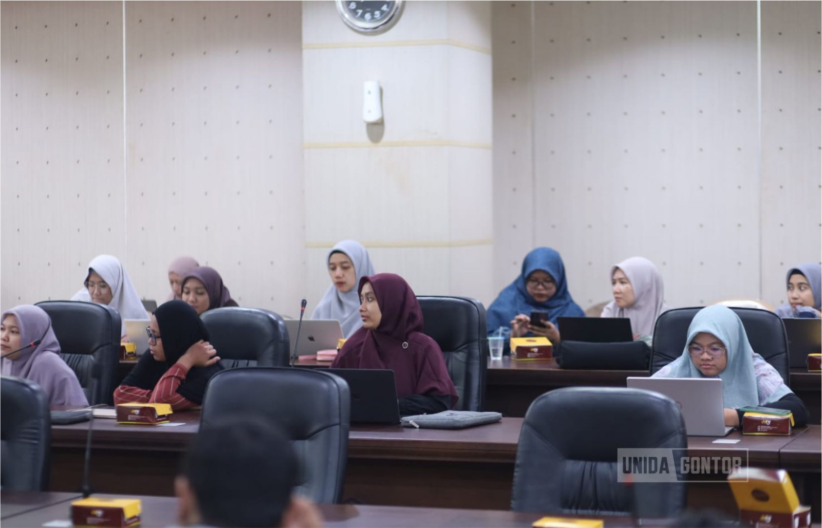 FGD LP2IP UNIDA Gontor membahas indikator Monev pembelajaran berbasis OBE bersama UPPS