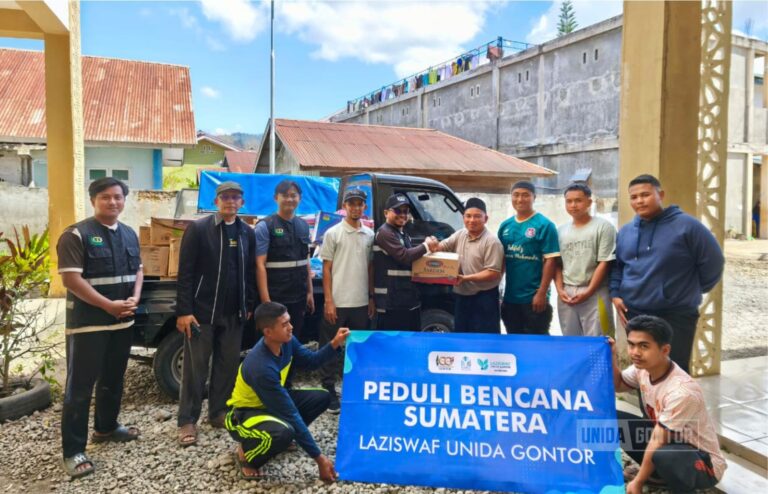 Penyaluran bantuan kemanusiaan LAZISWAF UNIDA Gontor kepada korban bencana di Takengon Aceh Tengah