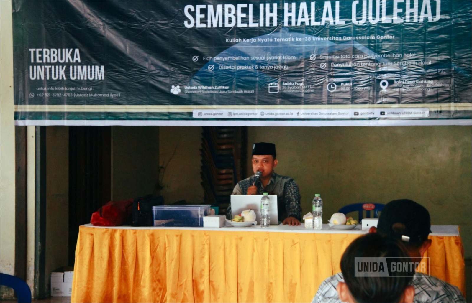 Pelatihan Juru Sembelih Halal (JULEHA) oleh mahasiswa KKN Tematik 38 UNIDA Gontor bersama warga di Balai Desa Slahung Ponorogo