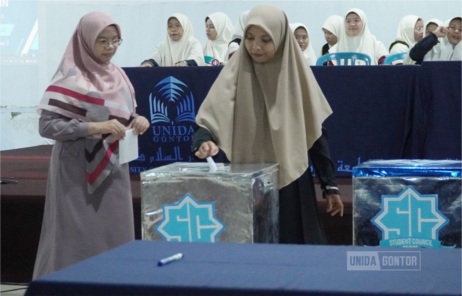 Prosesi pergantian pengurus Himpunan Mahasiswi Program Studi Fakultas Ushuluddin UNIDA Gontor