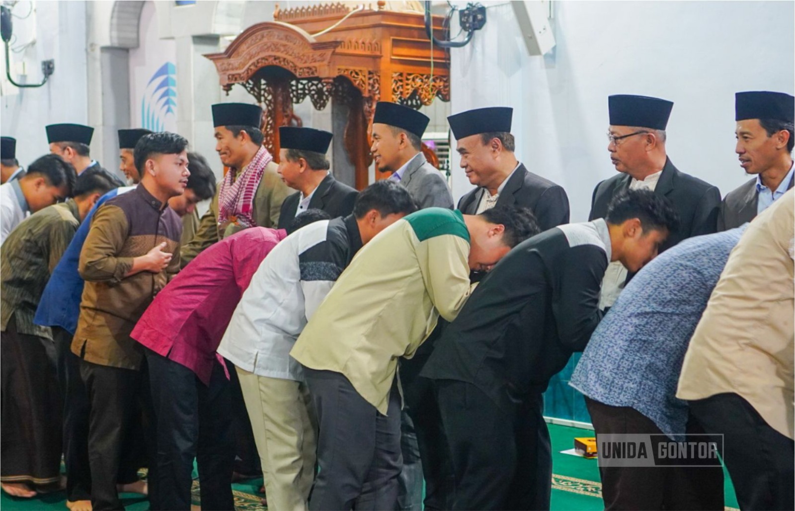 Rektor UNIDA Gontor menyampaikan pesan dan nasihat menjelang liburan di Masjid Jami’.