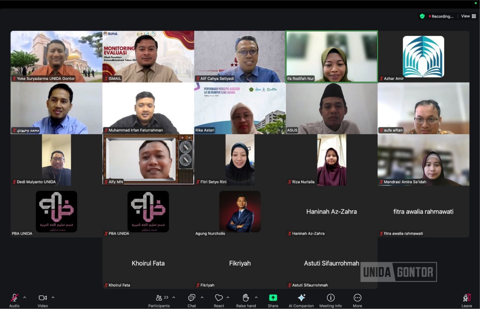 Workshop penulisan artikel ilmiah internasional Prodi PBA UNIDA Gontor melalui Zoom bersama narasumber.