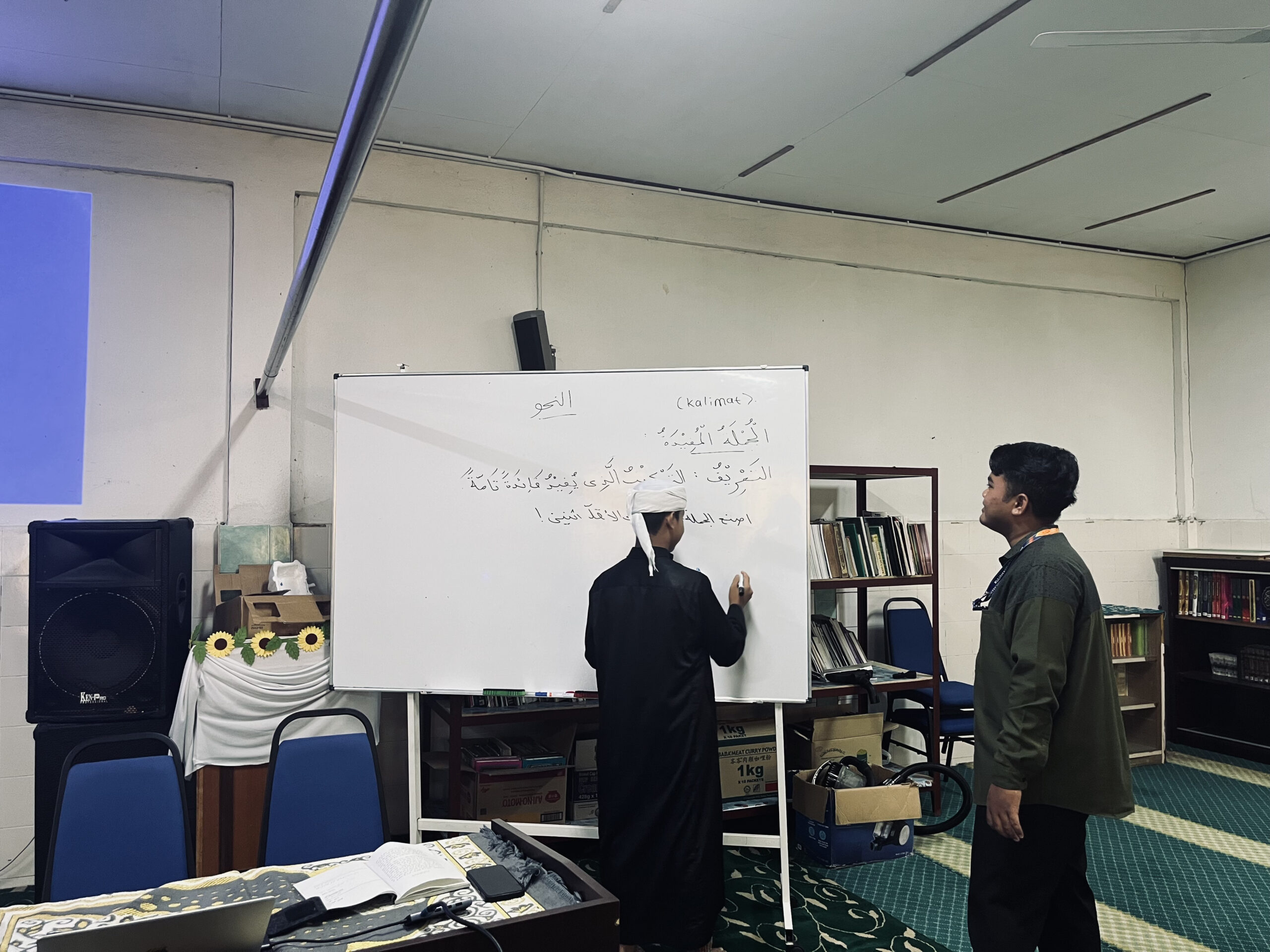 Mahasiswa KKN Internasional UNIDA Gontor mengajar santri AQSA Penang dalam Arabic dan English Camp