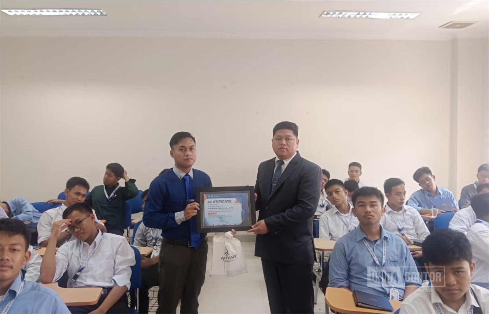 Mahasiswa baru Hubungan Internasional UNIDA Gontor mengikuti orientasi di Gedung Terpadu Kampus A