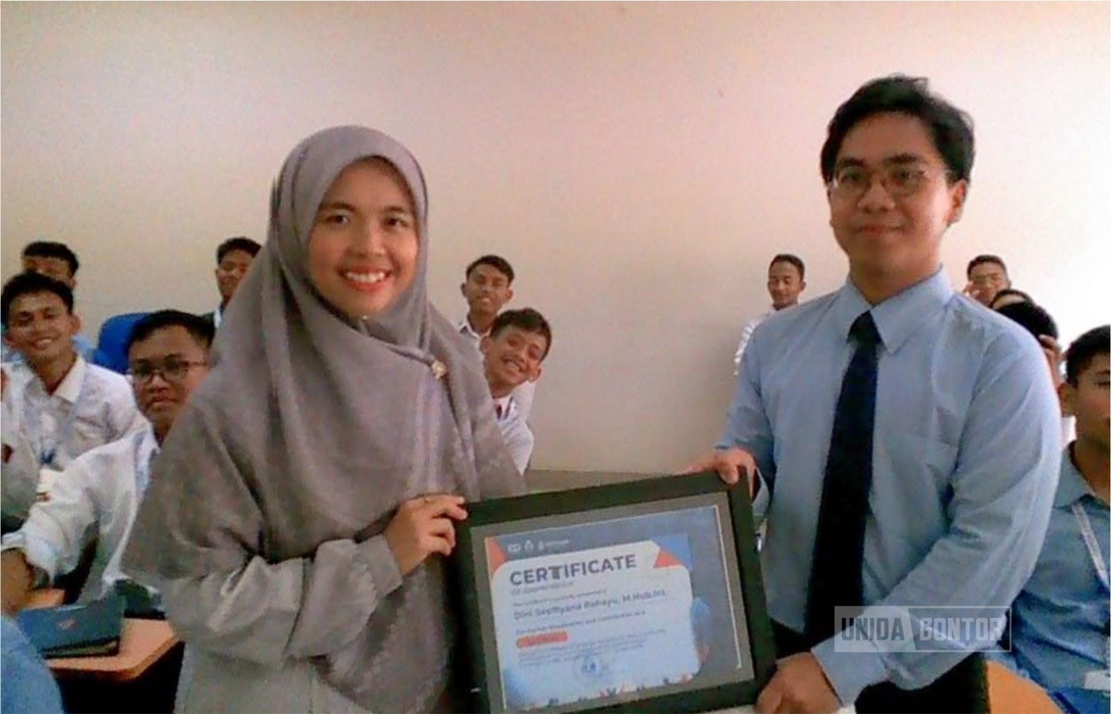 Mahasiswa baru Hubungan Internasional UNIDA Gontor mengikuti orientasi di Gedung Terpadu Kampus A