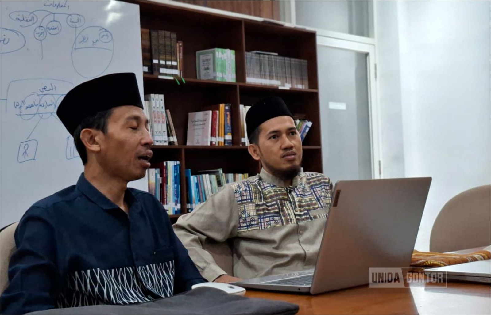 Pengurus Zona Bahasa mengikuti pembekalan perdana bersama Direktorat Pengembangan Bahasa UNIDA Gontor di Gedung Pascasarjana.