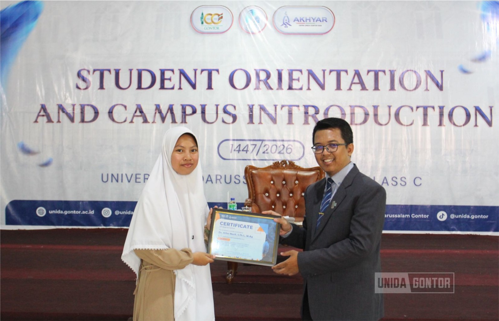 Mahasiswa baru UNIDA Gontor mengikuti OSPEK AKHYAR 2026 di Aula kampus