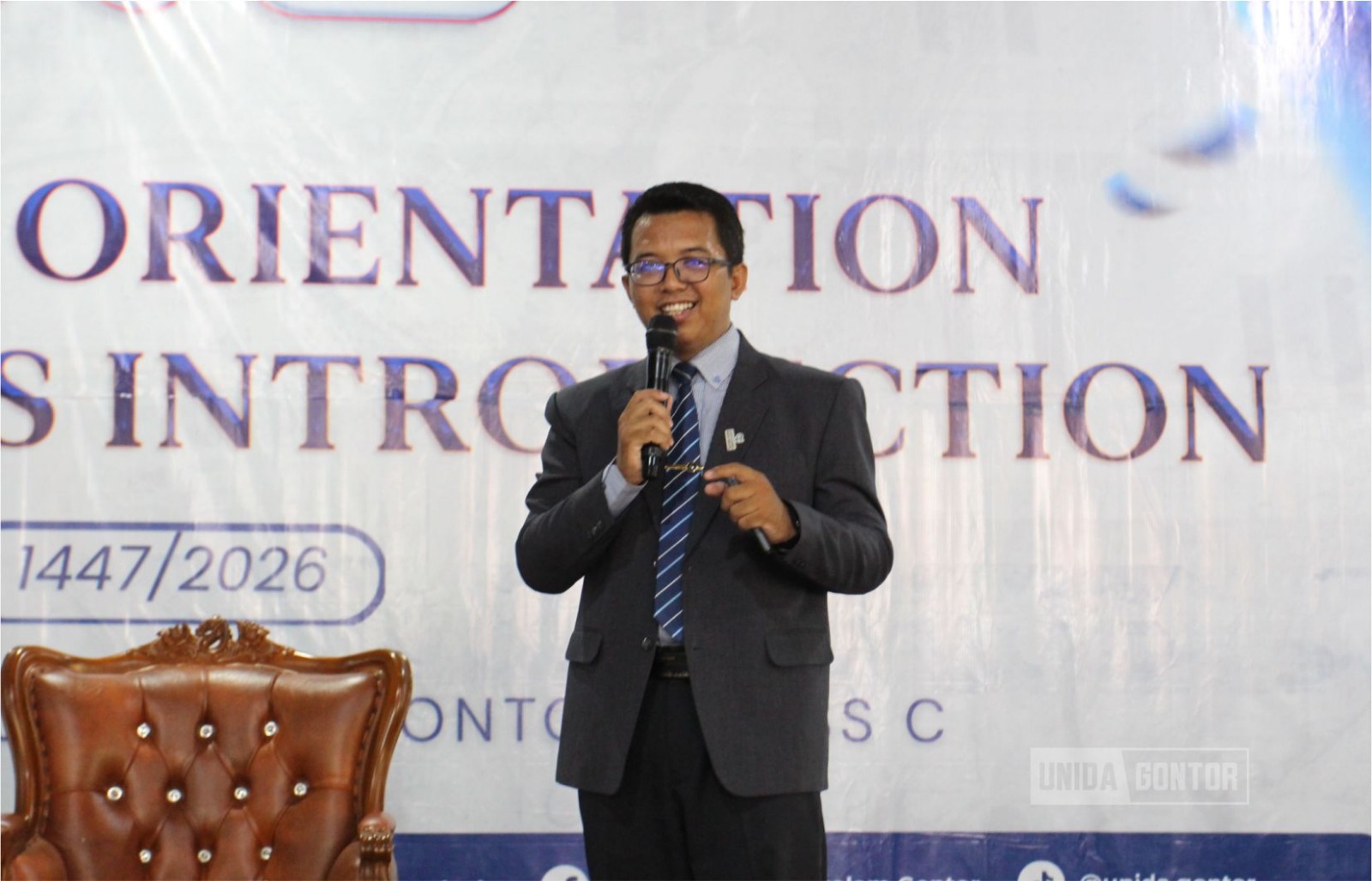 Mahasiswa baru UNIDA Gontor mengikuti OSPEK AKHYAR 2026 di Aula kampus