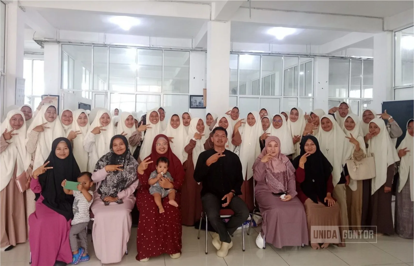 Workshop pembuatan lotion herbal di Laboratorium Farmasi UNIDA Gontor