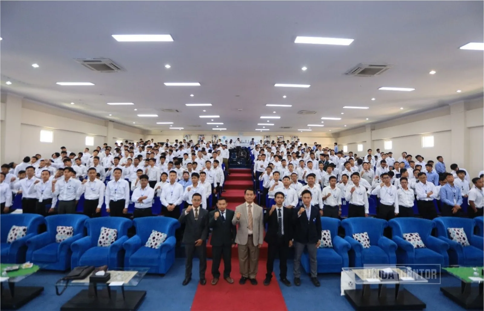 Mahasiswa baru UNIDA Gontor mengikuti Studium Generale dan Campus Orientation di Hall Gedung Terpadu