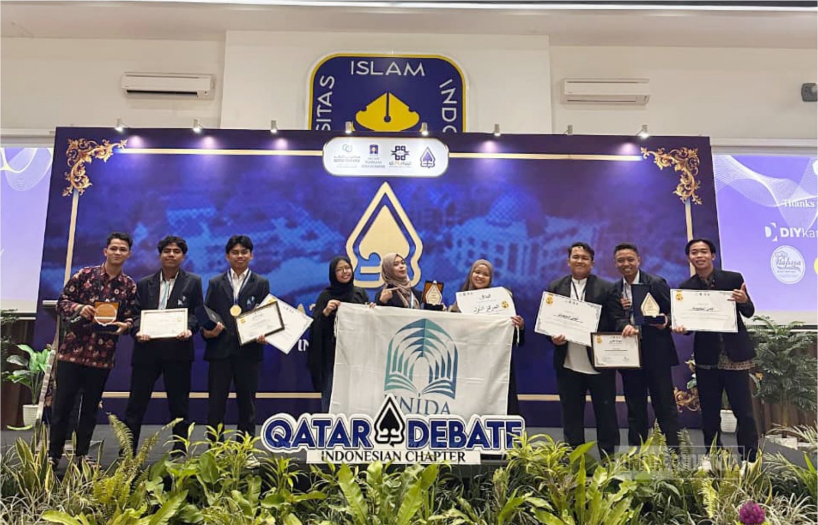 Delegasi UNIDA Gontor meraih Juara 1 UADC di Universitas Islam Indonesia Yogyakarta dan lolos ke QatarDebate 2026