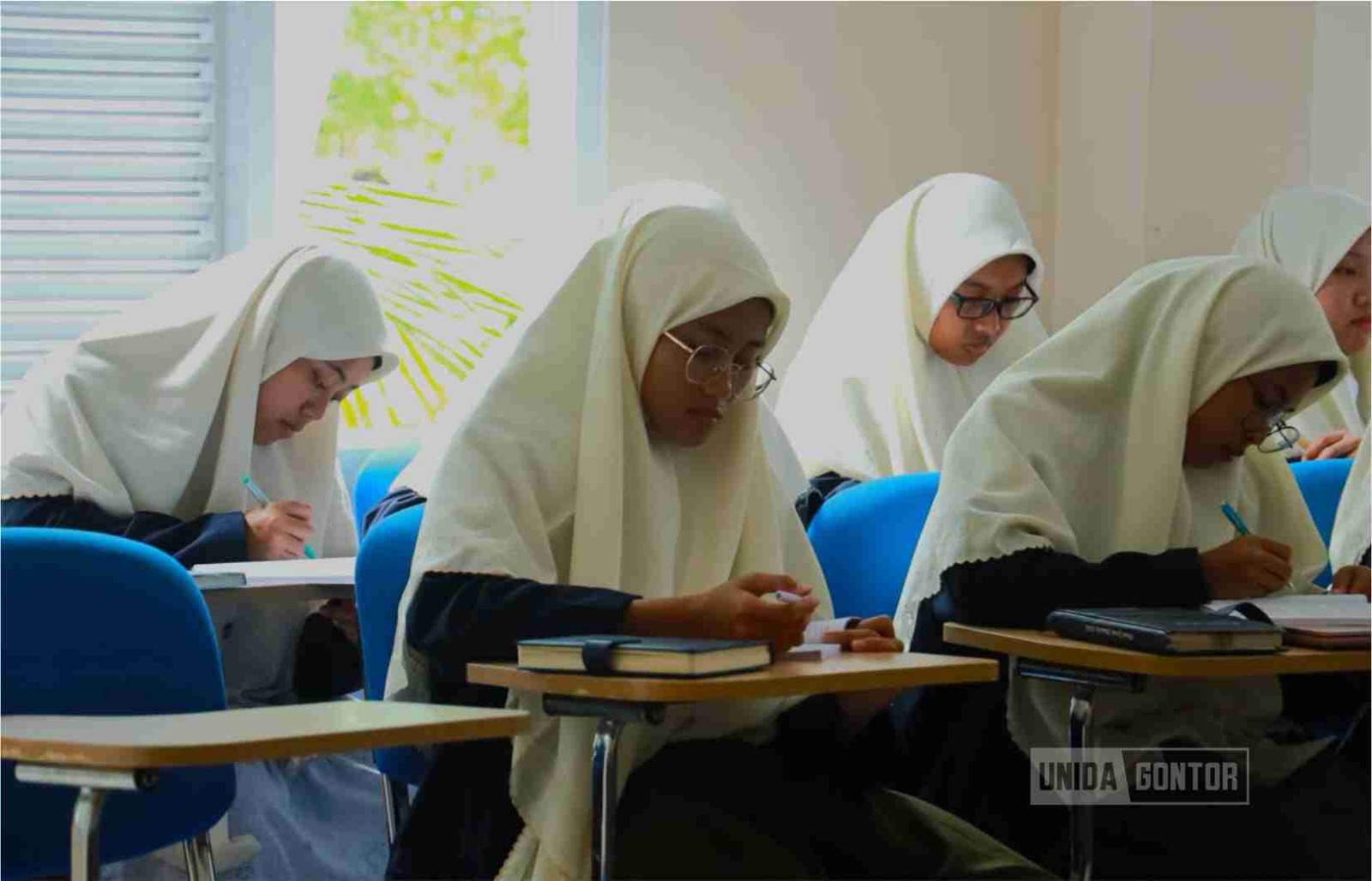 Diskusi dan pembacaan Buku Khutbatu-l-‘Arsy bersama sivitas akademika UNIDA Gontor Kelas C dalam rangka PPKA