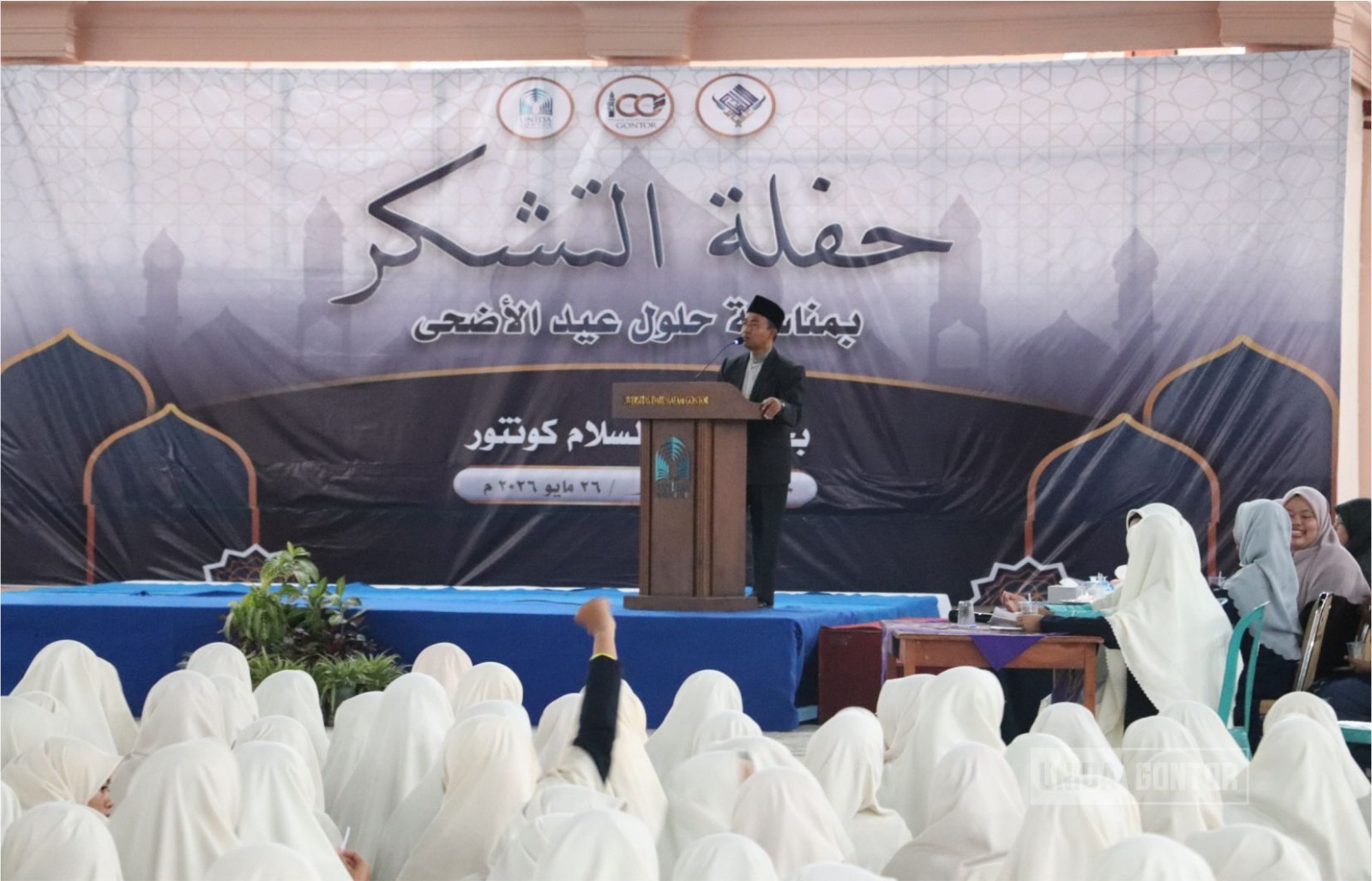 Mahasantri dan sivitas akademika UNIDA Gontor Kelas C mengikuti Gebyar Takbiran Malam Iduladha di Lapangan Gedung Uzbekistan
