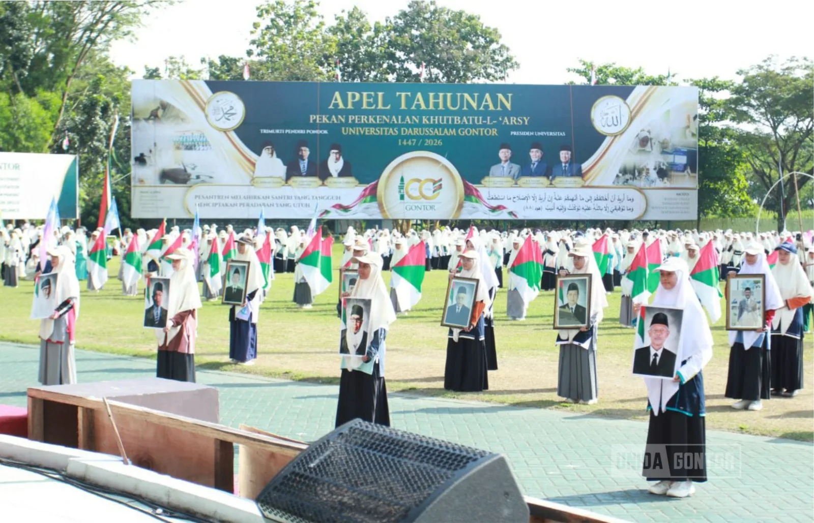 Pelaksanaan gladi bersih PPKA 2026 UNIDA Gontor di Lapangan Utama Gontor Putri 1.